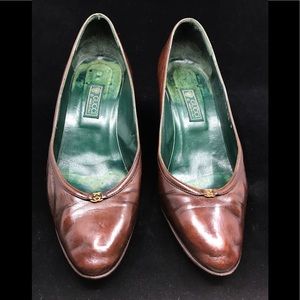 Gucci classic 2” pumps with locking G’s toe 8B